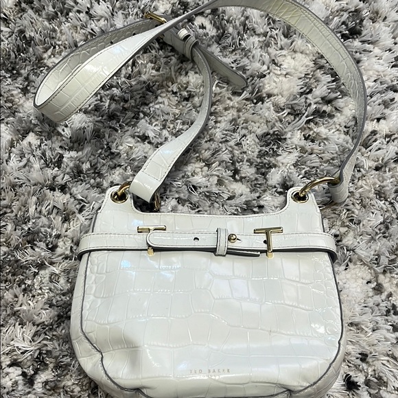 Ted Baker Handbags - Ted Baker White Textured Shoulder Bag with Gold Clasp